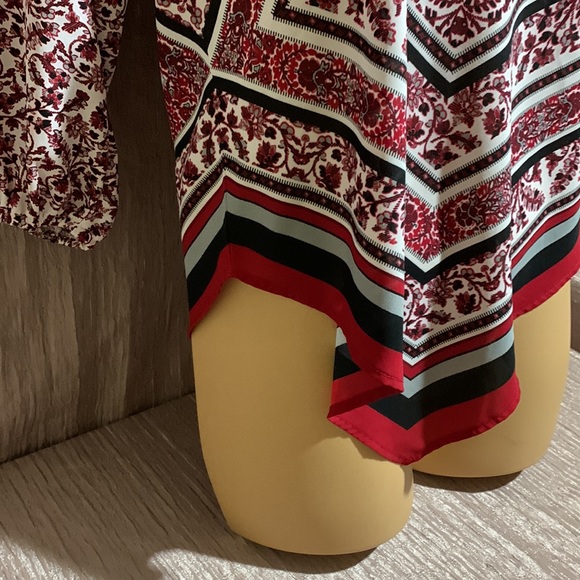 Heart and Soul Top Red Black White Floral Size L High Low Light Weight - Picture 5 of 16